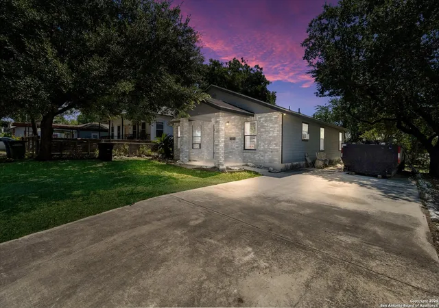 Photo 2 of Sale Pending at 274 Weaver St, San Antonio, TX 78210 | MLS# 1899101 | Listing updated on 2025-10-15