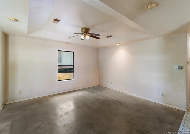 Photo 4 of Sale Pending at 274 Weaver St, San Antonio, TX 78210 | MLS# 1899101 | Listing updated on 2025-10-15