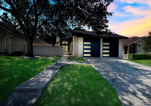 Photo 2 of Sale Pending at 3714 Hunters Trl, San Antonio, TX 78230 | MLS# 1899162 | Listing updated on 2025-12-03