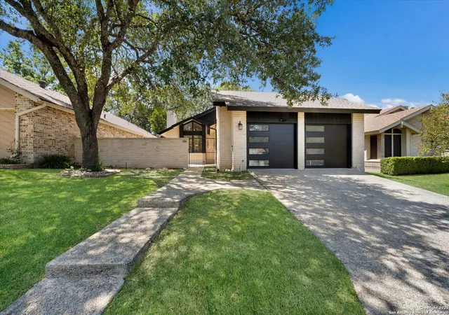 Photo 1 of Sale Pending at 3714 Hunters Trl, San Antonio, TX 78230 | MLS# 1899162 | Listing updated on 2025-12-03