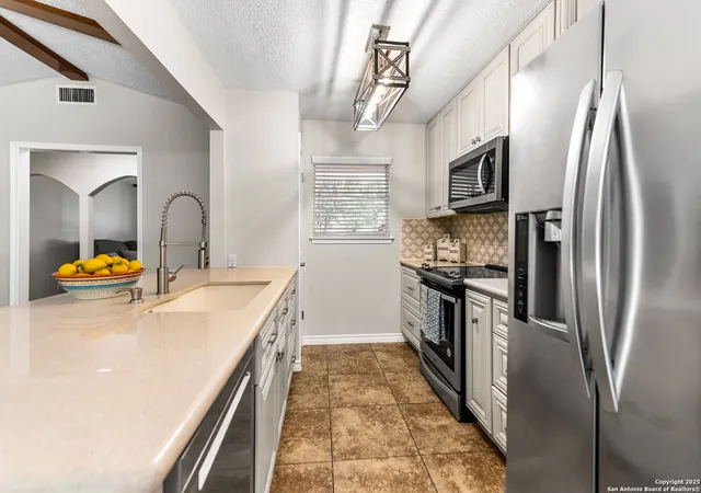 Photo 4 of Sale Pending at 4907 El Gusto St, San Antonio, TX 78233 | MLS# 1899164 | Listing updated on 2026-03-17