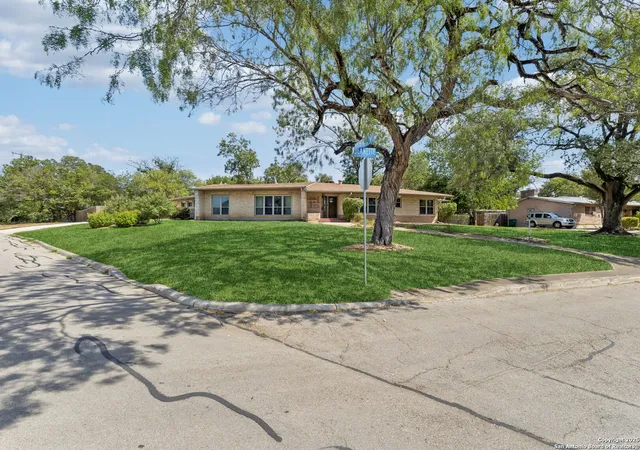 Photo 2 of Sale Pending at 201 Jeanette, San Antonio, TX 78216 | MLS# 1899198 | Listing updated on 2025-10-07
