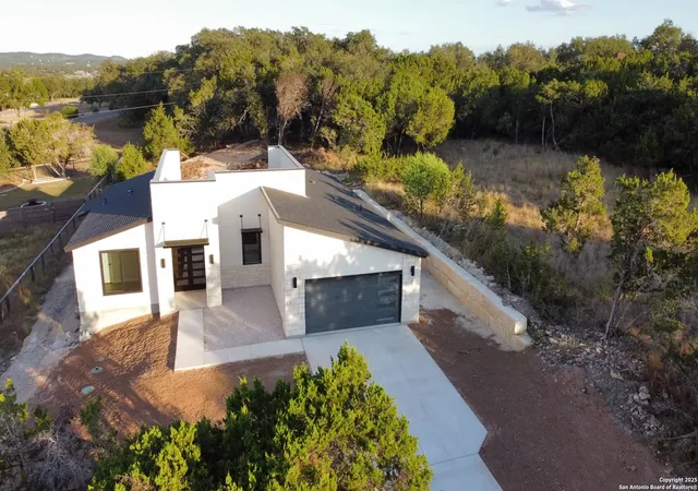 Photo 2 of Single family home for sale at 565 Airline, Canyon Lake, TX 78133 | MLS# 1899225 | Listing updated on 2025-11-05