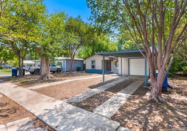 Photo 2 of Sale Pending at 126 Creath Pl, San Antonio, TX 78221 | MLS# 1899226 | Listing updated on 2026-02-08