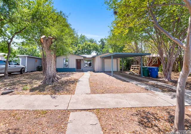 Photo 3 of Sale Pending at 126 Creath Pl, San Antonio, TX 78221 | MLS# 1899226 | Listing updated on 2026-02-08