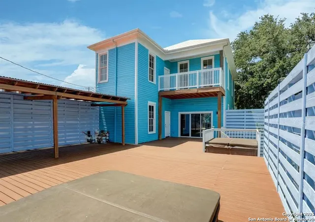 10th image of 3723 Avenue K, Galveston, TX 77550 | MLS# 1899227