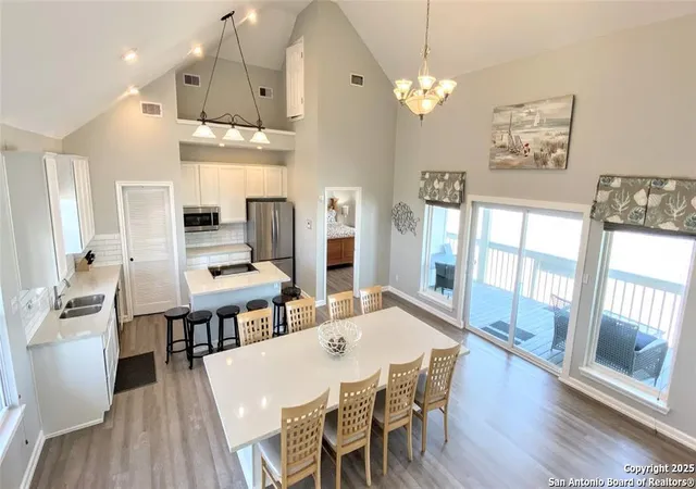 Photo 4 of Single family home for sale at 11835 Sunbather Ln, Galveston, TX 77554 | MLS# 1899229 | Listing updated on 2026-06-29