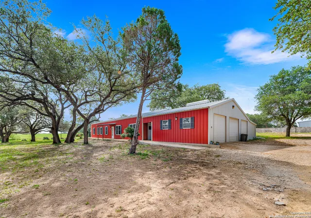3rd image of 1015 Fm 2200, Devine, TX 78016 | MLS# 1899307
