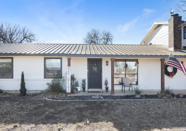 2nd image of 210 Barnes Rd, Uvalde, TX 78801 | MLS# 1899316