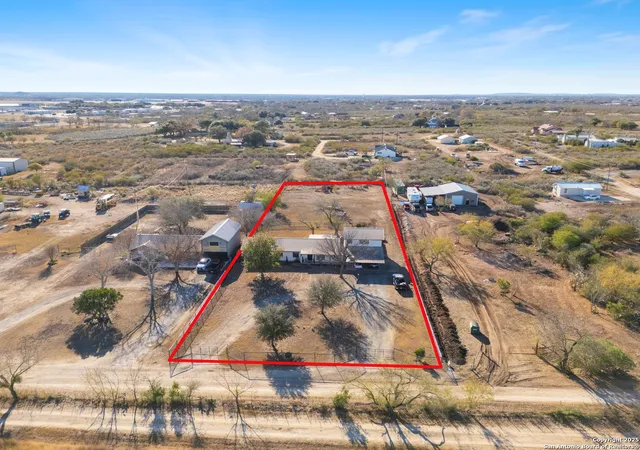 5th image of 210 Barnes Rd, Uvalde, TX 78801 | MLS# 1899316