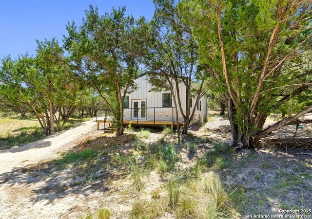 Photo 3 of Sale Pending at 93 Billings, Boerne, TX 78006 | MLS# 1899317 | Listing updated on 2026-02-01