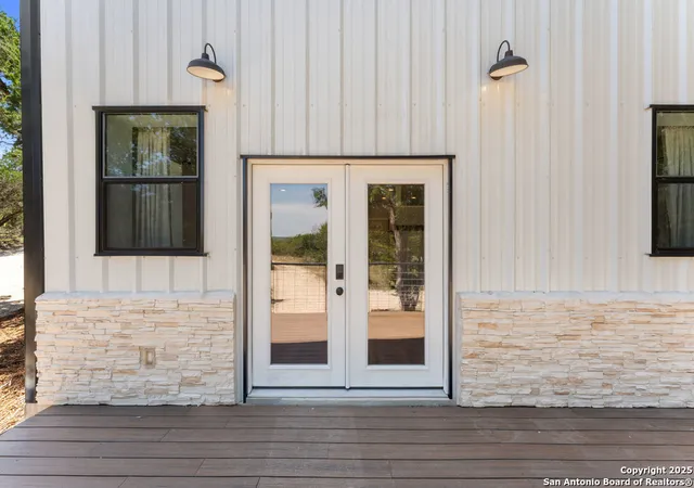 Photo 3 of Sale Pending at 93 Billings, Boerne, TX 78006 | MLS# 1899317 | Listing updated on 2026-02-01