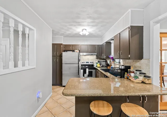 Photo 3 of Single family home for sale at 1006 E Fannin, Beeville, TX 78102 | MLS# 1901349 | Listing updated on 2026-03-03