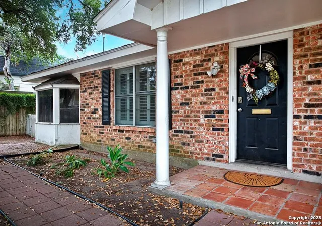 Photo 1 of Single family home for sale at 506 E Hefferman, Beeville, TX 78102 | MLS# 1901616 | Listing updated on 2025-11-18