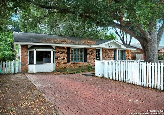 Photo 3 of Single family home for sale at 506 E Hefferman, Beeville, TX 78102 | MLS# 1901616 | Listing updated on 2025-11-18