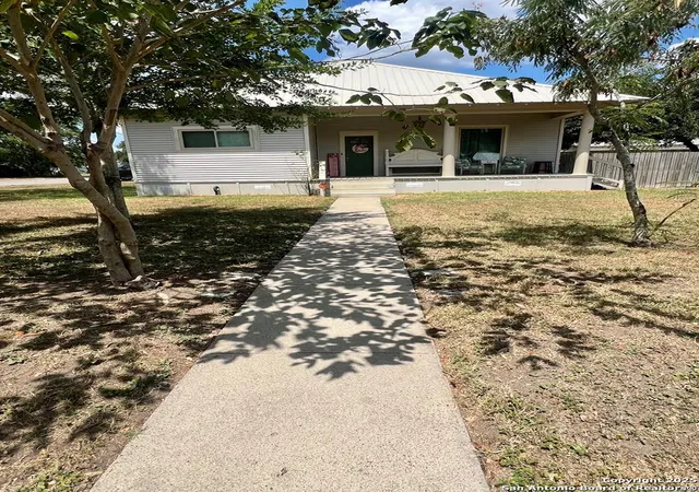 1st image of 501 E Randall, Beeville, TX 78102 | MLS# 1901624