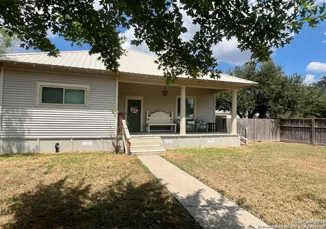 2nd image of 501 E Randall, Beeville, TX 78102 | MLS# 1901624