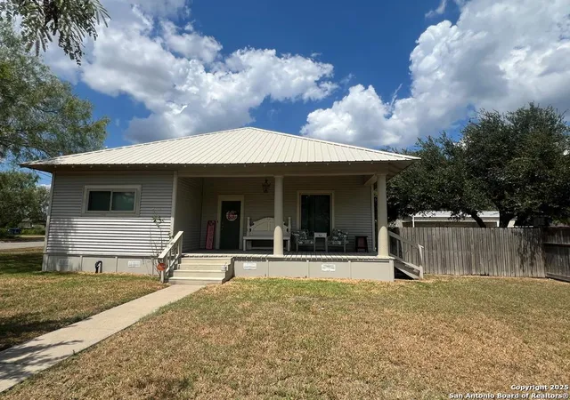 3rd image of 501 E Randall, Beeville, TX 78102 | MLS# 1901624