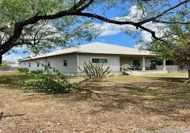 4th image of 501 E Randall, Beeville, TX 78102 | MLS# 1901624
