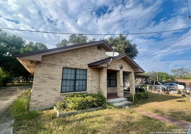 1st image of 406 W Sylvia, Beeville, TX 78102 | MLS# 1901627
