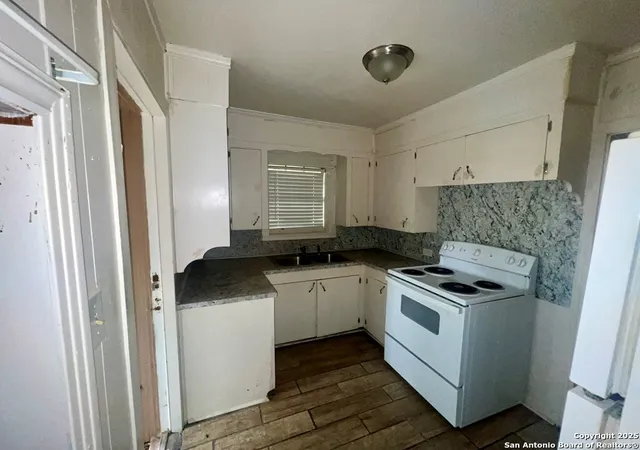 Photo 3 of Single family home for sale at 406 W Sylvia, Beeville, TX 78102 | MLS# 1901627 | Listing updated on 2026-03-27