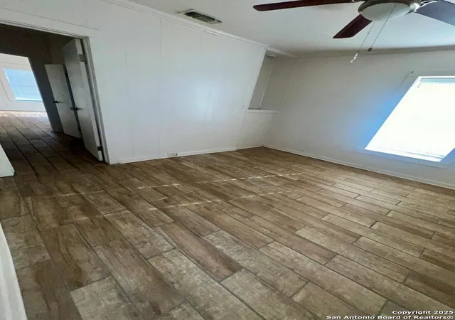 Photo 4 of Single family home for sale at 406 W Sylvia, Beeville, TX 78102 | MLS# 1901627 | Listing updated on 2026-03-27