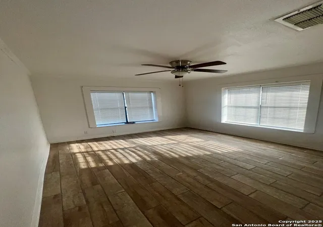 7th image of 406 W Sylvia, Beeville, TX 78102 | MLS# 1901627