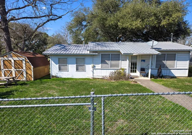 Photo 1 of Single family home for sale at 417 E Jones St, Pettus, TX 78146 | MLS# 1902142 | Listing updated on 2026-02-02