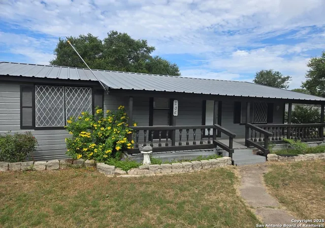5th image of 206 Commerce, Pettus, KY 78146 | MLS# 1902967