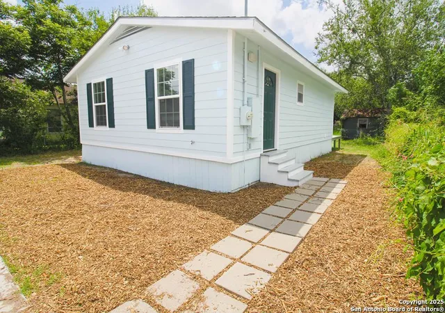 1st image of 805 Stamper, Beeville, TX 78102 | MLS# 1903160