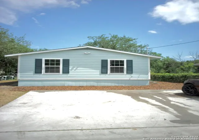 2nd image of 805 Stamper, Beeville, TX 78102 | MLS# 1903160
