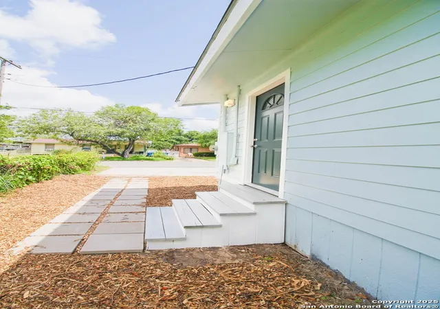 3rd image of 805 Stamper, Beeville, TX 78102 | MLS# 1903160