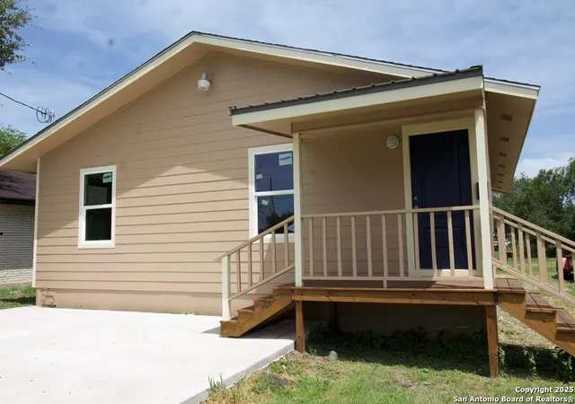 18th image of 806 W Powell, Beeville, TX 78102 | MLS# 1903278