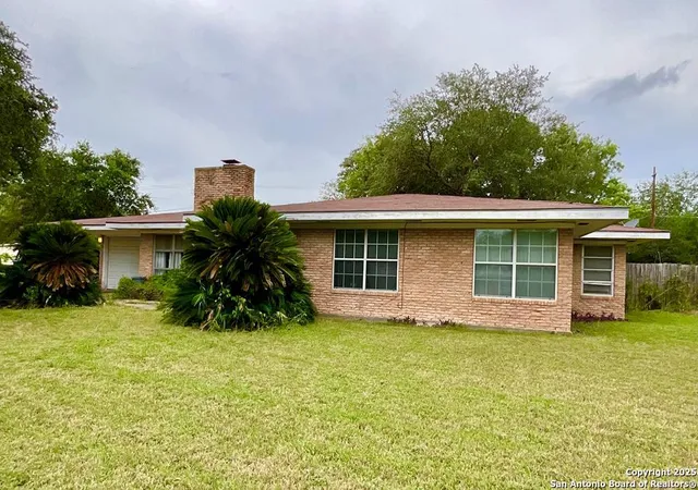 18th image of 1101 E Inez, Beeville, TX 78102 | MLS# 1903422