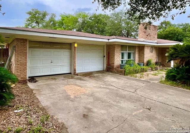 1st image of 1101 E Inez, Beeville, TX 78102 | MLS# 1903422