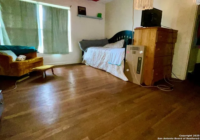 Photo 3 of Sale Pending at 1101 E Inez, Beeville, TX 78102 | MLS# 1903422 | Listing updated on 2025-12-29