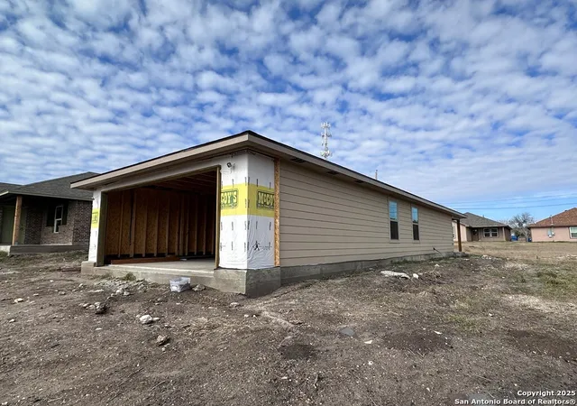 Photo 1 of Single family home for sale at 808 W Bates, Beeville, TX 78102 | MLS# 1905553 | Listing updated on 2026-01-14
