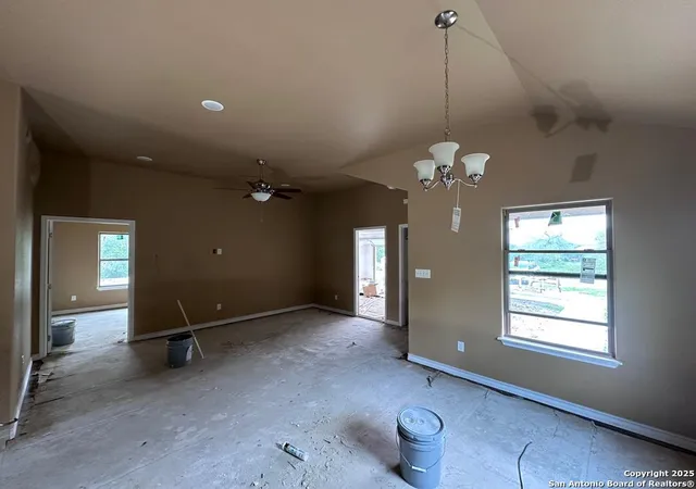 Photo 3 of Single family home for sale at 808 W Bates, Beeville, TX 78102 | MLS# 1905553 | Listing updated on 2026-01-14