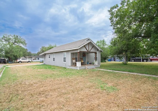 1st image of 801 E Fannin, Beeville, TX 78102 | MLS# 1906040