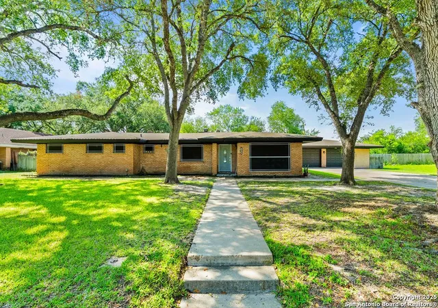 1st image of 902 E Inez, Beeville, TX 78102 | MLS# 1906282