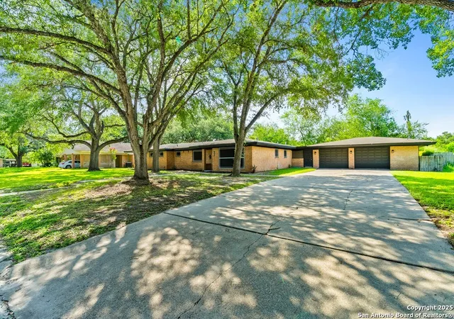 2nd image of 902 E Inez, Beeville, TX 78102 | MLS# 1906282