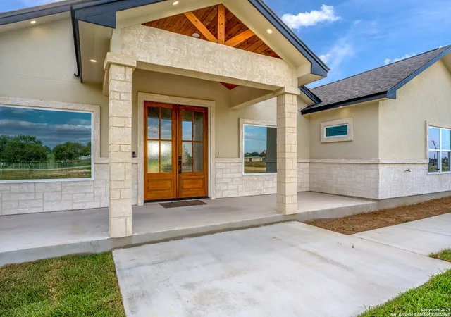 Photo 3 of Single family home for sale at 16211 County Road 350, San Antonio, TX 78223 | MLS# 1906490 | Listing updated on 2026-01-13