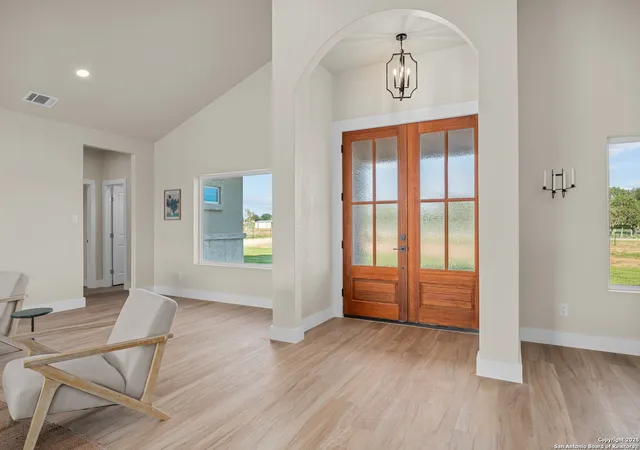 Photo 3 of Single family home for sale at 16211 County Road 350, San Antonio, TX 78223 | MLS# 1906490 | Listing updated on 2026-01-13