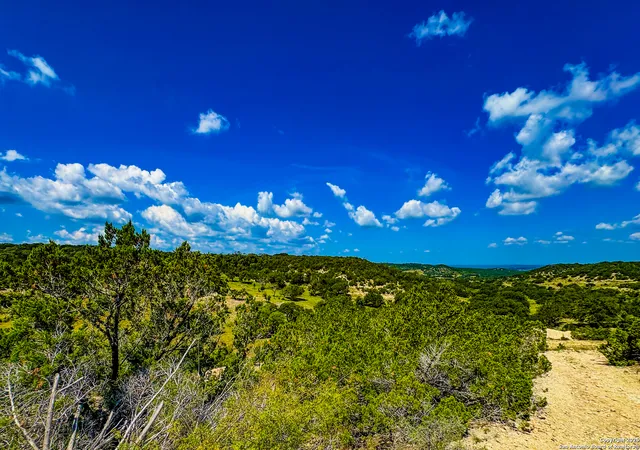 Photo 4 of House for sale at 350 Holiday Rd, Comfort, TX 78013 | MLS# 1906569 | Listing updated on 2026-07-31