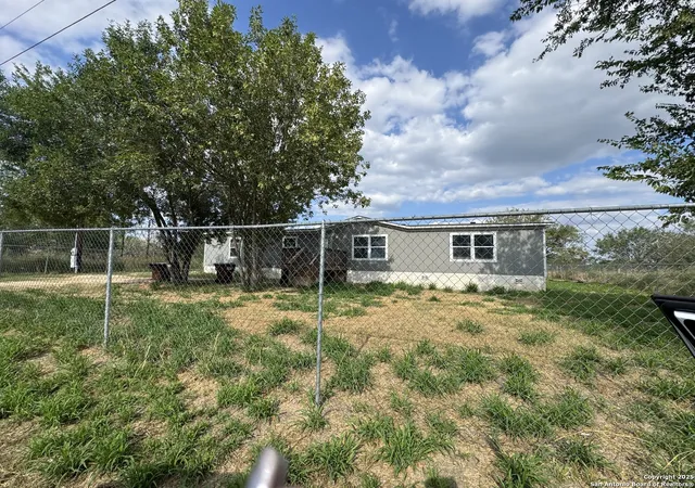 Photo 2 of Single family home for sale at 19124 Lagloria Road, Elmendorf, TX 78112 | MLS# 1906594 | Listing updated on 2025-12-31