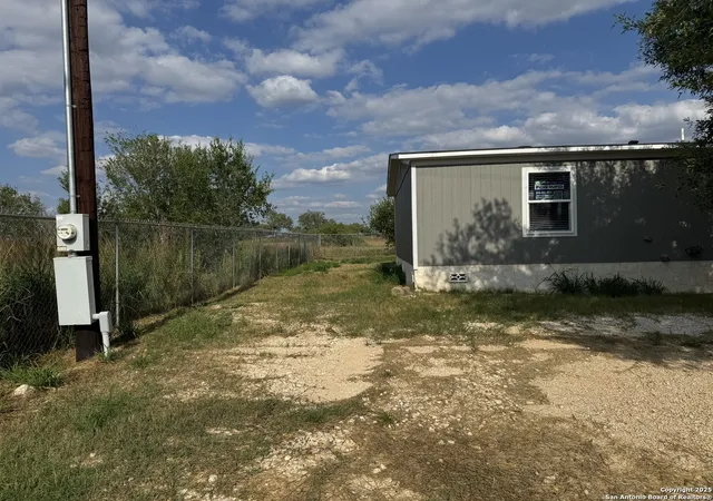 Photo 3 of Single family home for sale at 19124 Lagloria Road, Elmendorf, TX 78112 | MLS# 1906594 | Listing updated on 2025-12-31