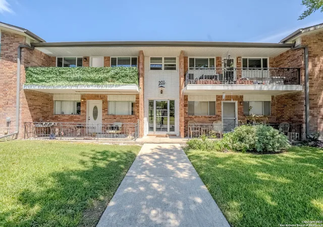 Photo 2 of Condo for sale at 201 Silver Sands #4, San Antonio, TX 78216 | MLS# 1906617 | Listing updated on 2025-09-21