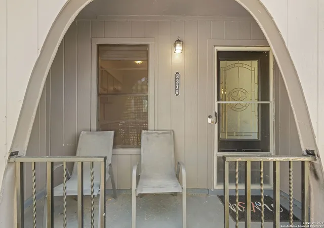 Photo 3 of Sale Pending at 3326 Easy Bnd Dr, San Antonio, TX 78217 | MLS# 1906621 | Listing updated on 2026-01-30
