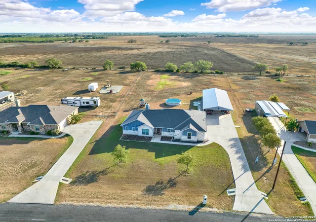 Photo 4 of Single family home for sale at 180 Gentle Breeze, Floresville, TX 78114 | MLS# 1906639 | Listing updated on 2025-11-14