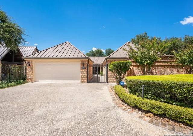 Photo 2 of Sale Pending at 115 Westcourt Ln, San Antonio, TX 78257 | MLS# 1906716 | Listing updated on 2026-01-23